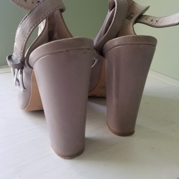 Vince Camuto peep toe leather heels size 9 - Picture 4 of 6